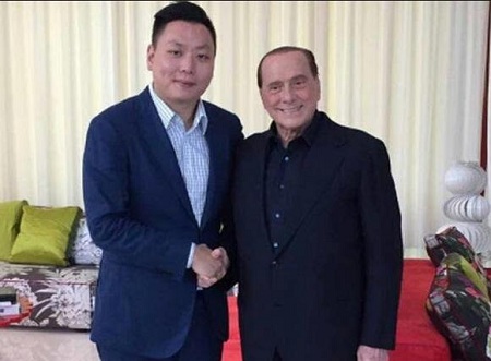 封面、封底上的雷神与他的弟弟洛基各据两版，雷神或表情凝重迎风而立，或飞身跃起怒砸重锤，而洛基或双手抱在胸前诡异 王珞丹晒照 骑哈雷机车耍帅：蓝盆友送我去上班 2015-07-20 7月20日上午，王珞丹晒出一组自己骑着蓝色哈雷机车耍帅的照片，并附文：“蓝盆友来送我去上班，穿成这样是怕被揍吗？