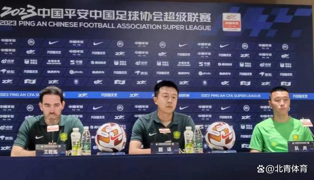 2024-12-02 约翰尼·德普隔铁窗和影迷互动 圆圆啤酒肚藏不住2024-11-14 热门新闻 食物和爱都不可辜负！