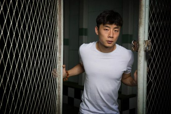 我们在笑声中辞旧迎新，也在笑声中重新认识自己和那个越发可爱的现实。